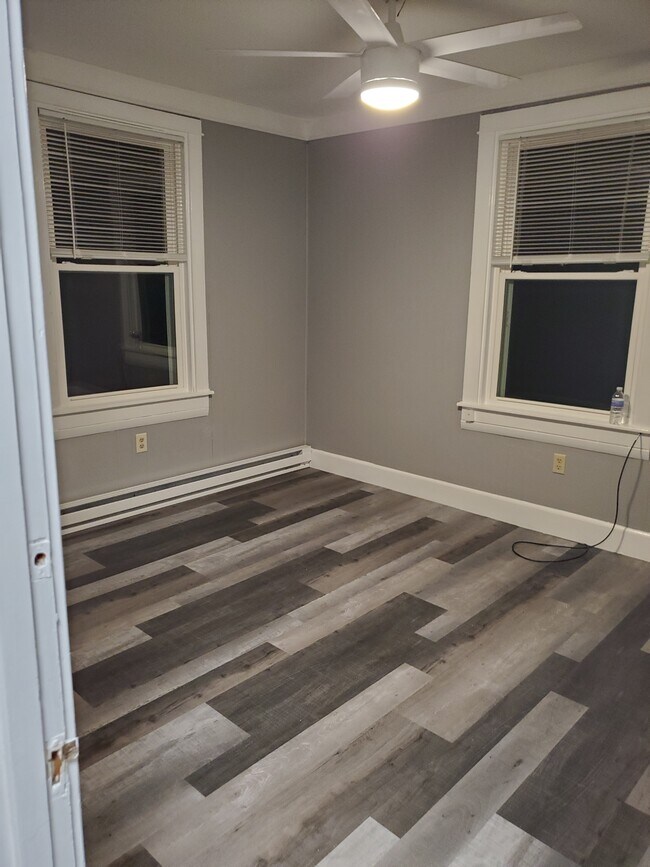 Building Photo - 4204 St Lawrence Ave