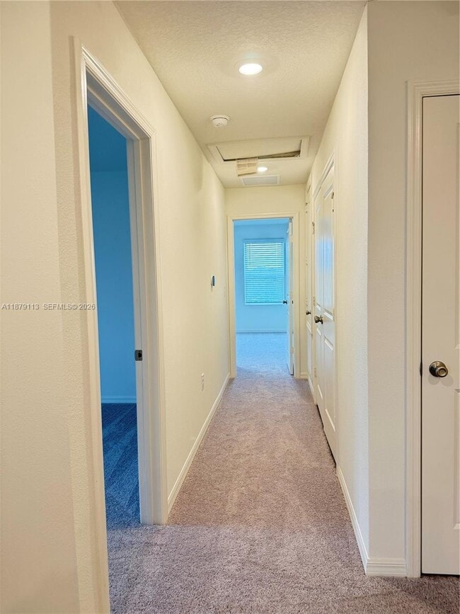 Building Photo - 410 Sequoia Dr