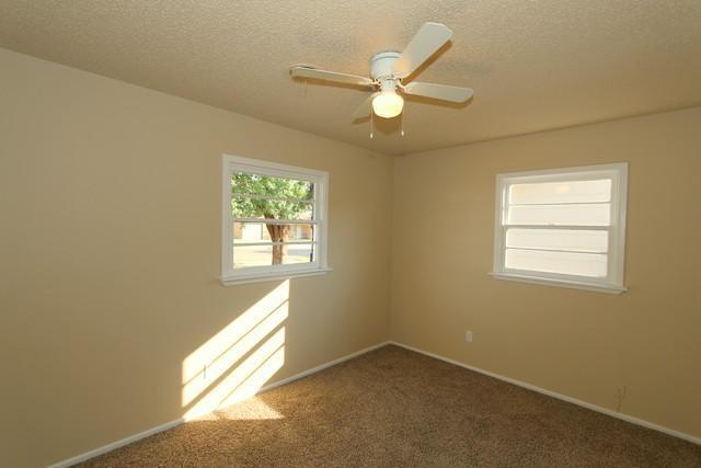 Building Photo - Half off First Full Month's Rent! /Fantastic Updated Home