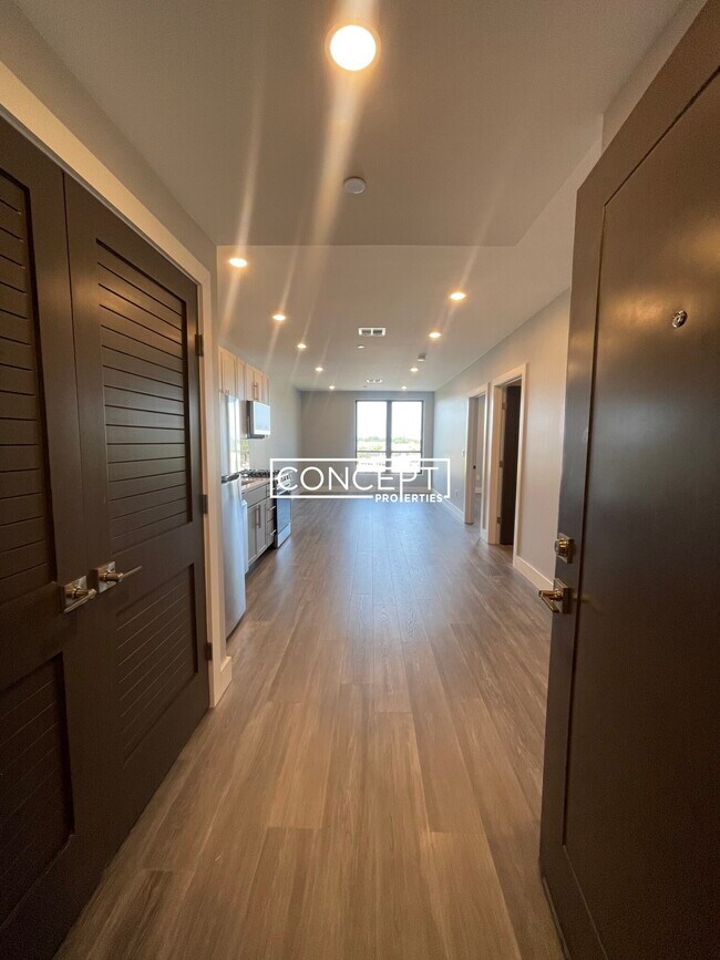 Building Photo - 365 Western Ave