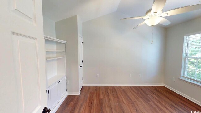 Building Photo - 1000 Pembroke Ct
