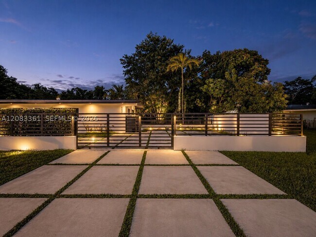 Building Photo - 6025 SW 72nd Ave
