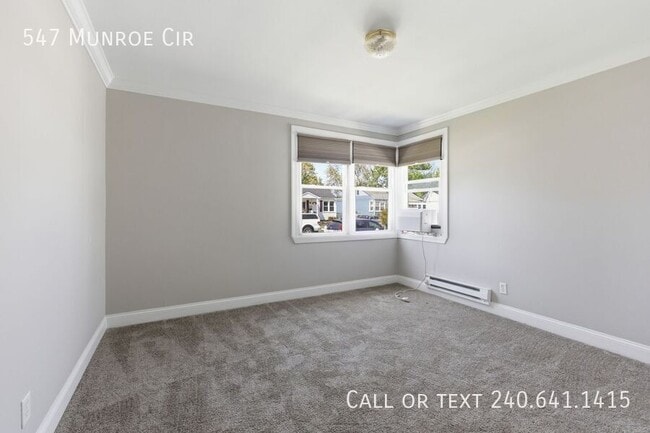 Building Photo - 547 Munroe Cir