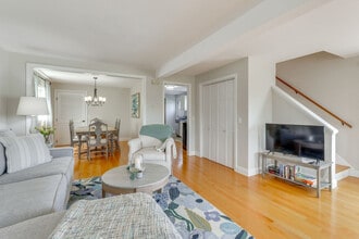 Building Photo - 47 Cosey Beach Ave