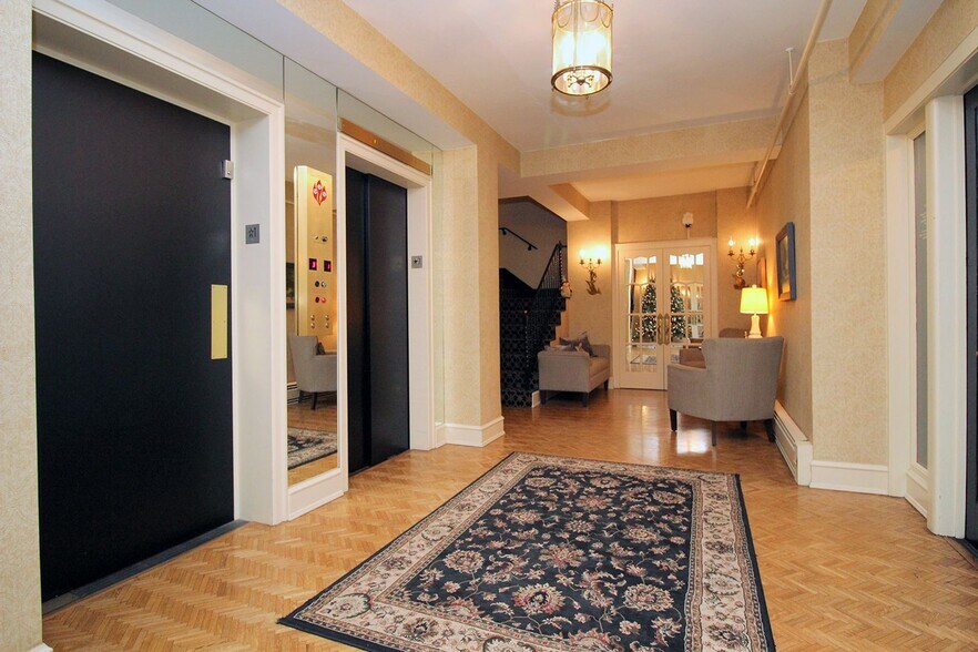 Building Photo - 1209 SW 6th Ave