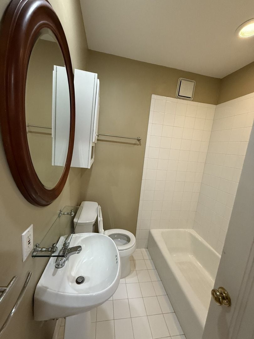 Building Photo - 2068 Walton Wy