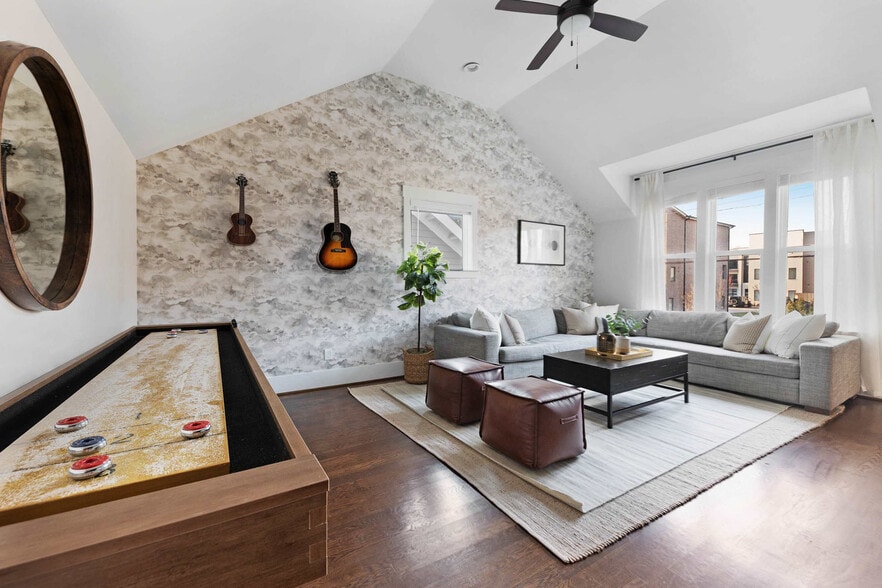 Building Photo - 1701 Neal Terrace