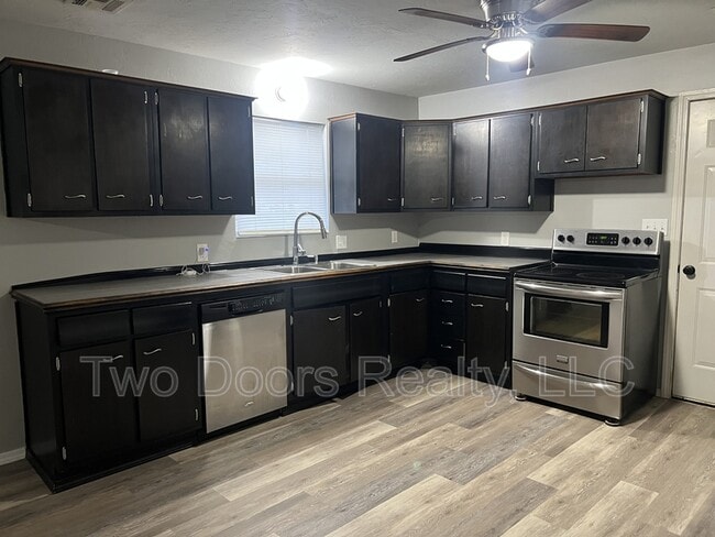 Building Photo - 504 Georgia St