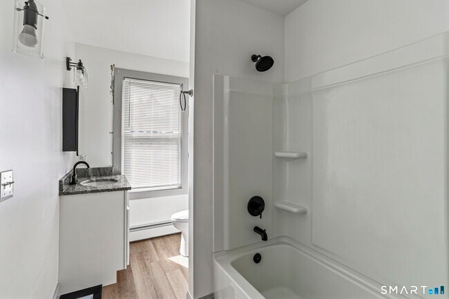 Building Photo - 63 Reynolds St