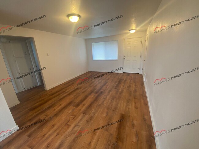 Building Photo - 1512 Judd St NE