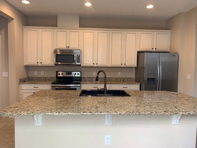 Building Photo - 13718 Beckman Dr