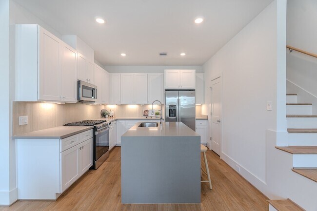 Building Photo - 7613 Victory Reserve St
