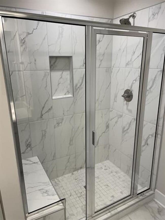 Building Photo - Spacious - Close to Downtown Greenville 3/2.5 Available April 1st