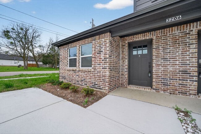 Building Photo - Brand-New Duplex Living in the Heart of Greenville – Modern Finishes & Private Driveways