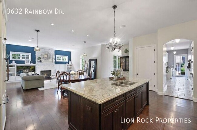 Building Photo - 3632 Rainbow Dr