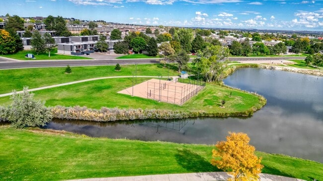 Building Photo - Lakeside Villas