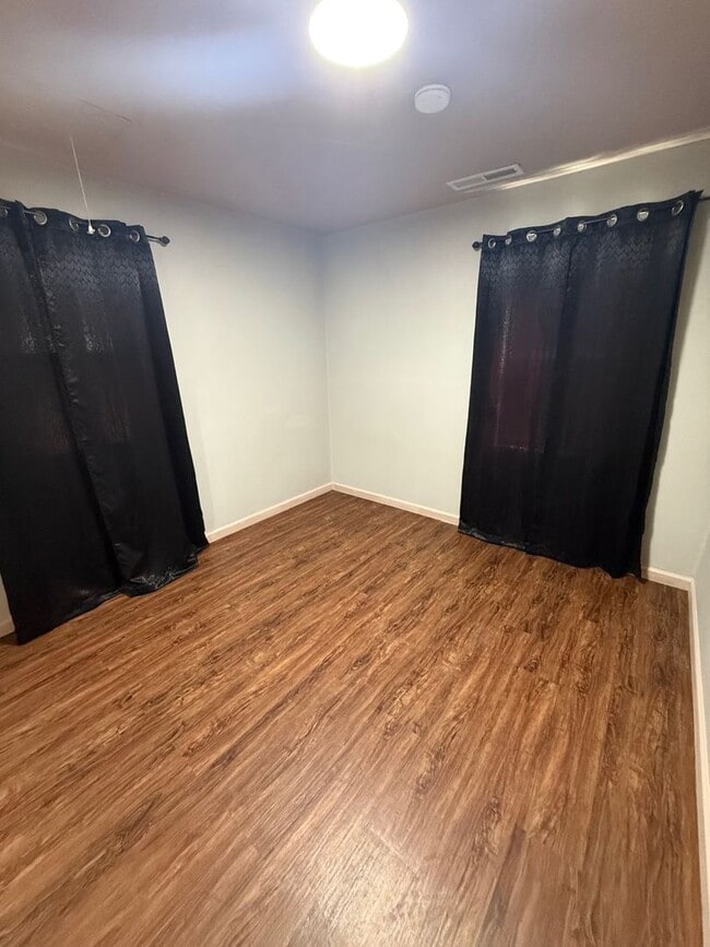 Building Photo - 2 Bed 1 Bath House