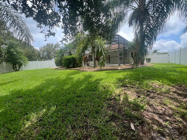 Building Photo - Beautiful 3 bedroom 2 bathroom pool home