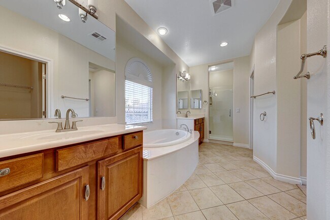 Building Photo - 5 Bedroom Corner Lot Home in Gated Community!