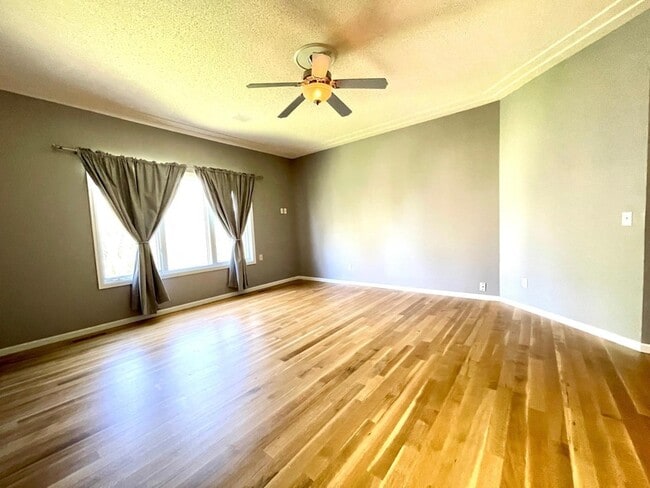 Building Photo - 640 S Park Ct