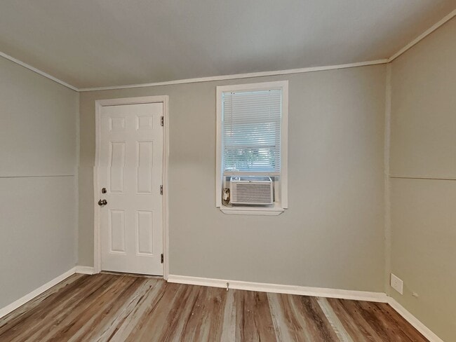 Building Photo - Charming 3 Bed Home with Fenced Yard in Tampa, FL