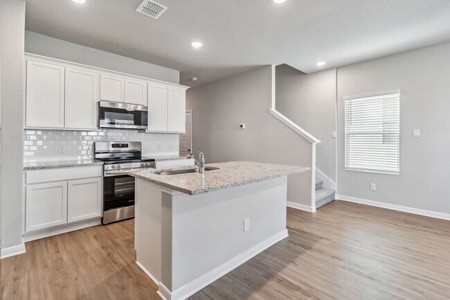 Building Photo - Luxury 3-bedroom, 2.5-bathroom Duplex in Saint Hedwig, TX!