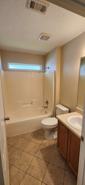 Building Photo - 2318 Tall Oak Dr