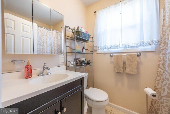 Building Photo - 120 Marta Dr