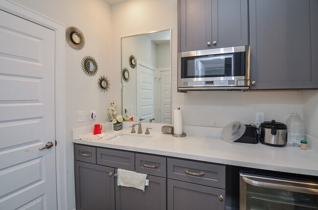 Building Photo - 2812 Grand Fountains Dr