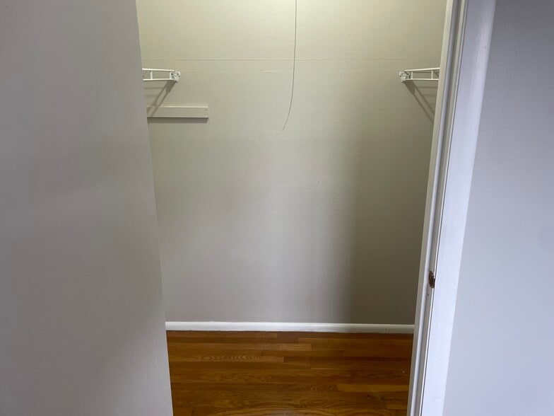 Walking closet - 36 S Norwich Rd
