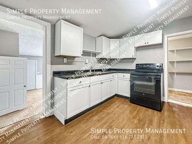 Building Photo - 156 Carrier St NE