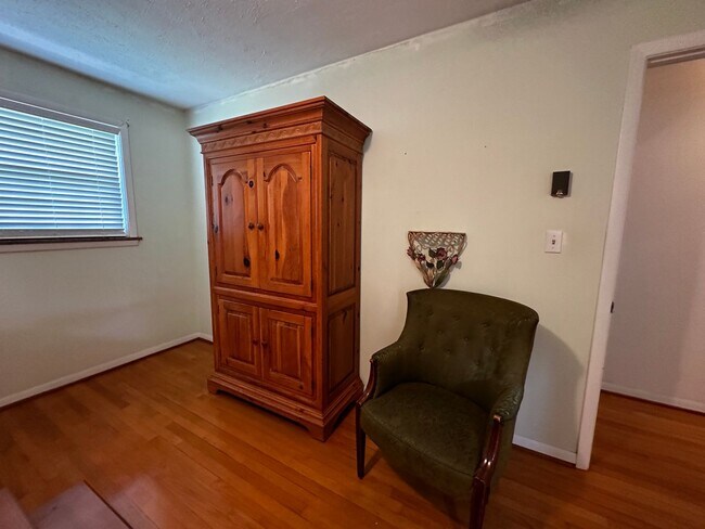 Building Photo - Partially furnished 3 bed/ 1.5 bath - Morristown, TN