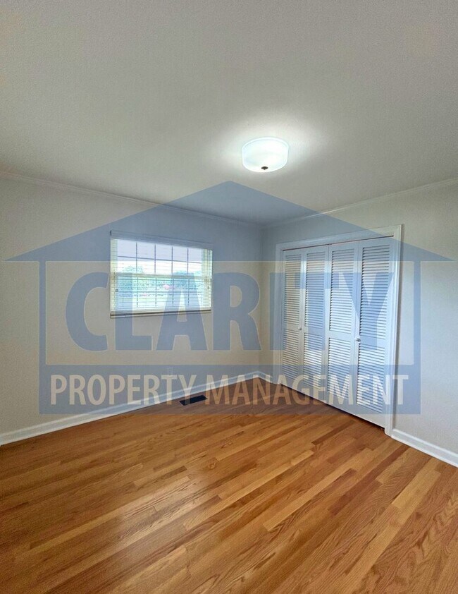 Building Photo - Charming 3-Bedroom Home in Central Cleveland