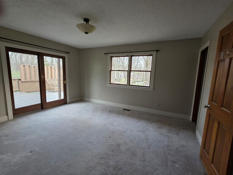 Building Photo - 2924 S Walnut Hill Dr