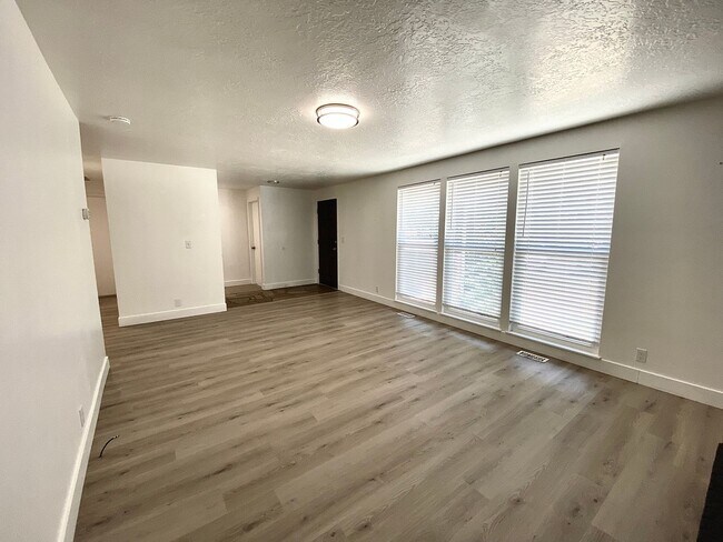 Building Photo - 3 bedroom 2 Bath 2 Car Garage Single Level Home near Micron and BSU