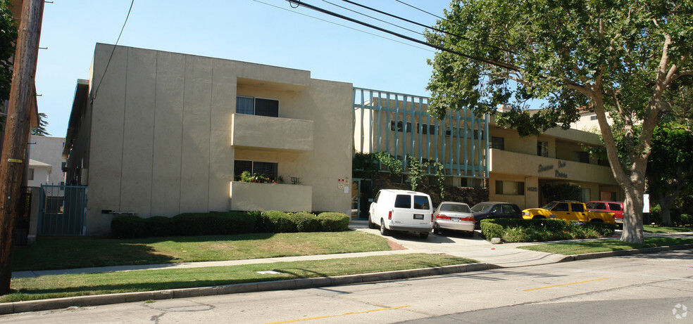 Building Photo - Sherman Oaks Riviera