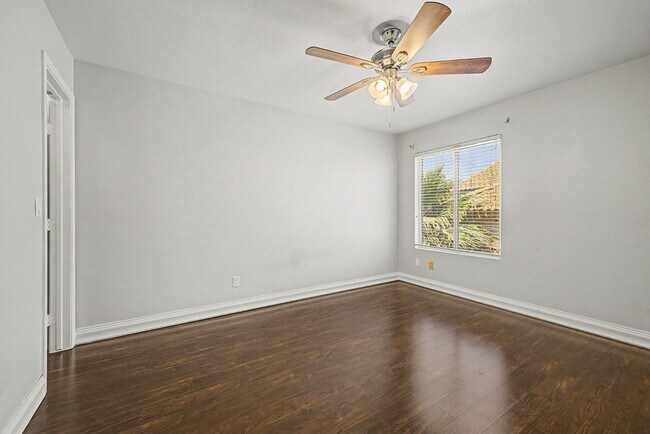 Building Photo - 1300 N Sycamore Ct