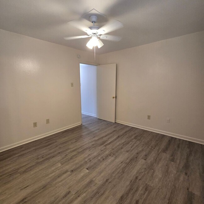 Building Photo - 8469 Governor Dr