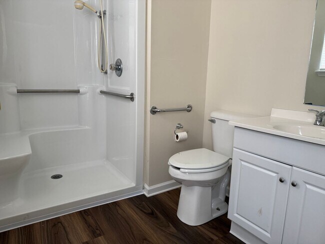 Building Photo - 3 bedroom 2 full bath house