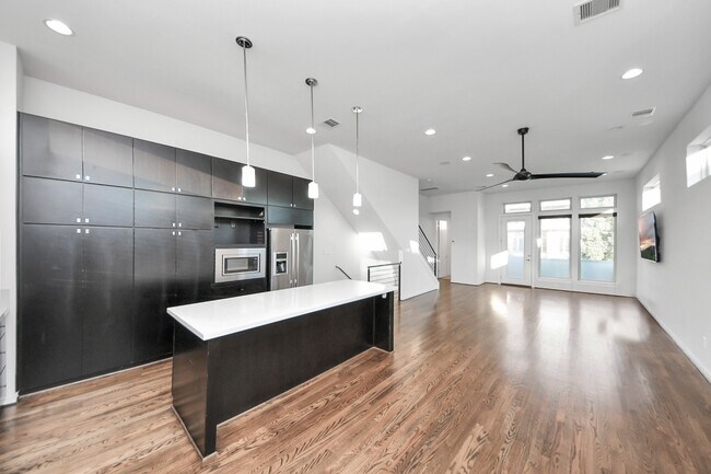 Building Photo - 1315 Nagle St