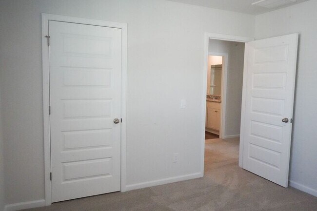 Building Photo - 491 Coconut Dr