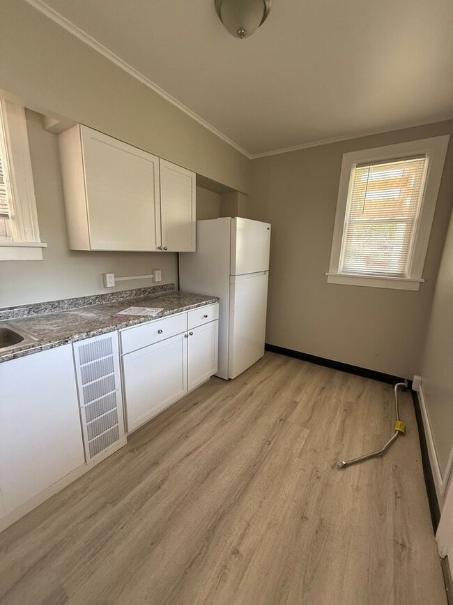 Building Photo - Charming 2-Bedroom, 1-Bath Home