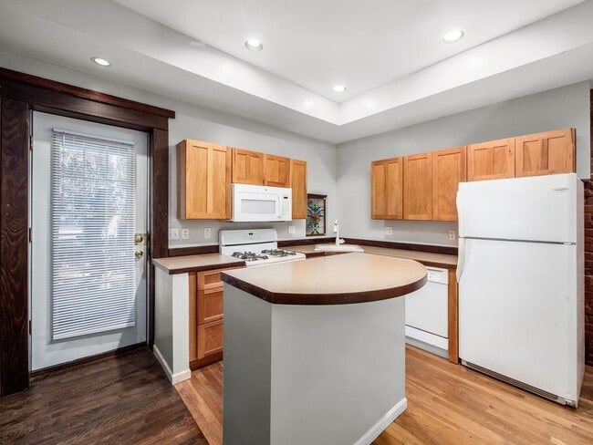 Building Photo - 1230 Indianola Ave