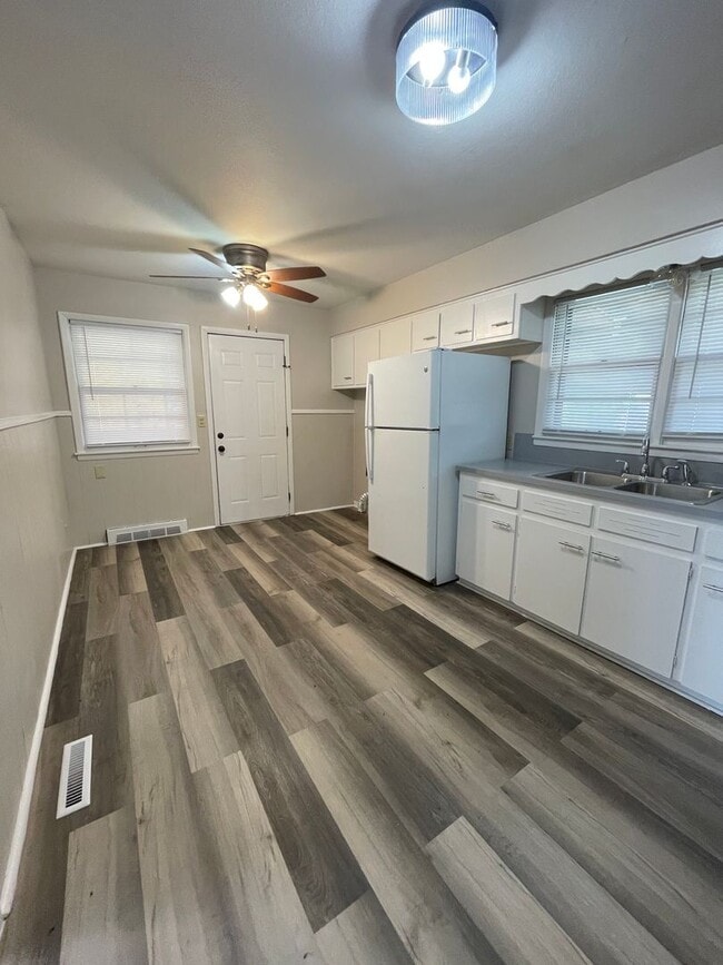 Building Photo - Cozy 3 Bedroom Home in SW Wichita