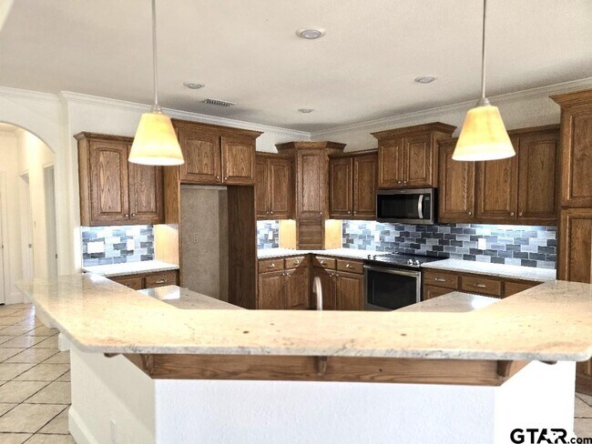 Building Photo - 5603 Thomas Nelson Dr