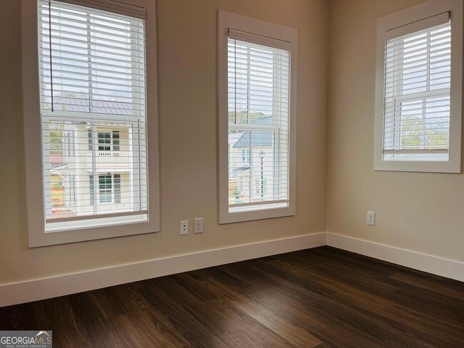 Building Photo - 102 Gardenia Ln