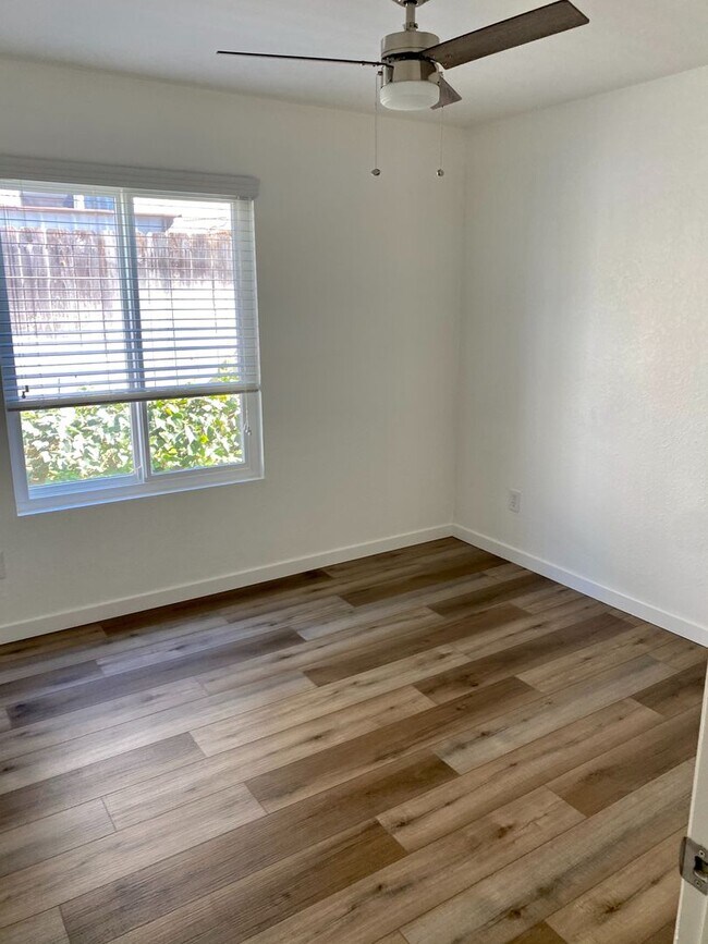 Building Photo - Carr Dr