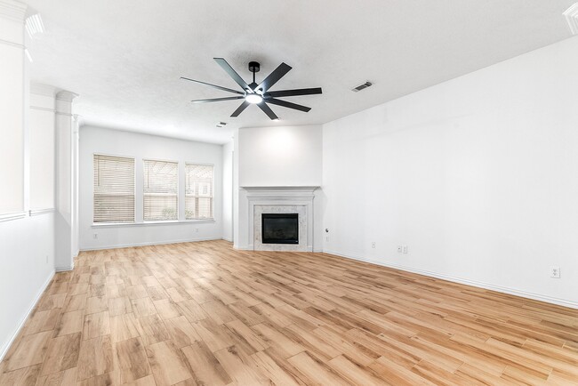 Building Photo - 28259 Daystrom Ln