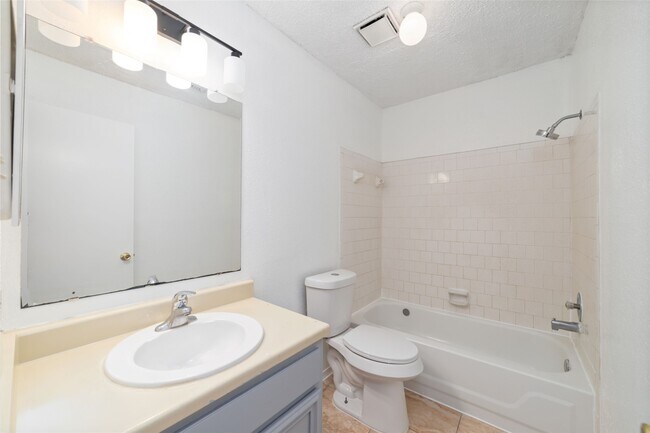 Building Photo - 1308 Brenda Ln