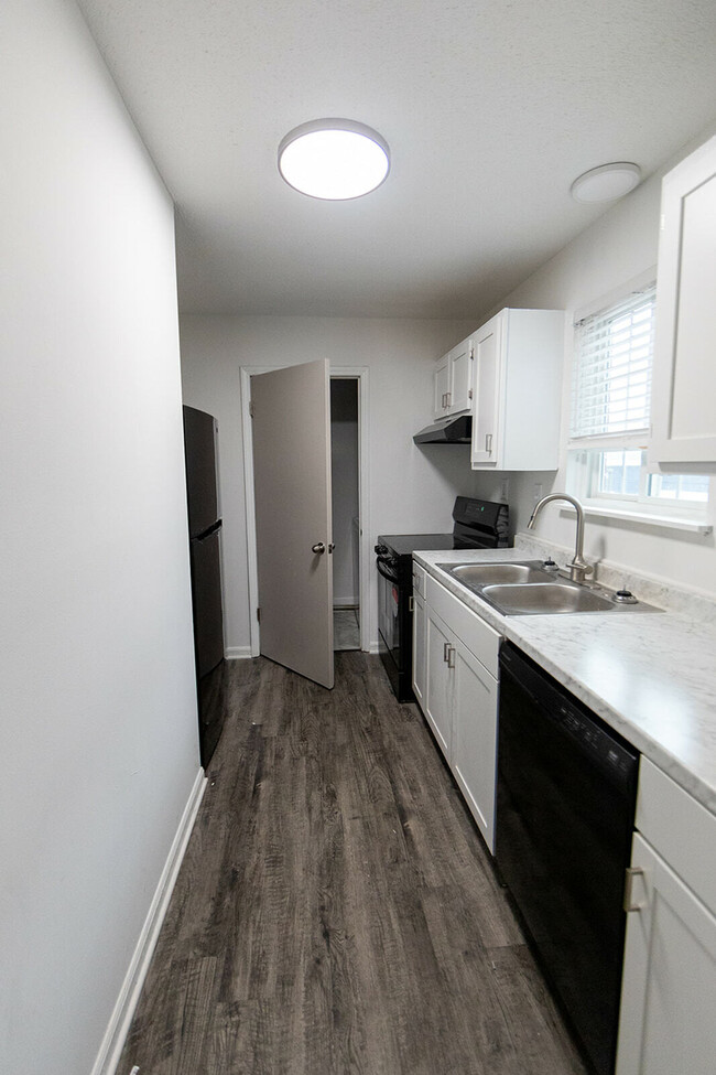 Kitchen (1) - Hillcrest Townhomes